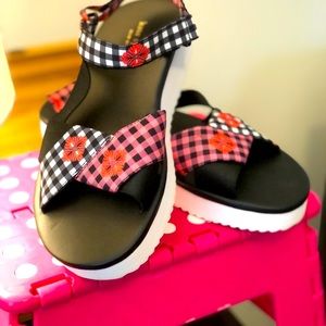 Never worn with tag Kate Spade black & pink gingham sandals w/ 1inch white wedge